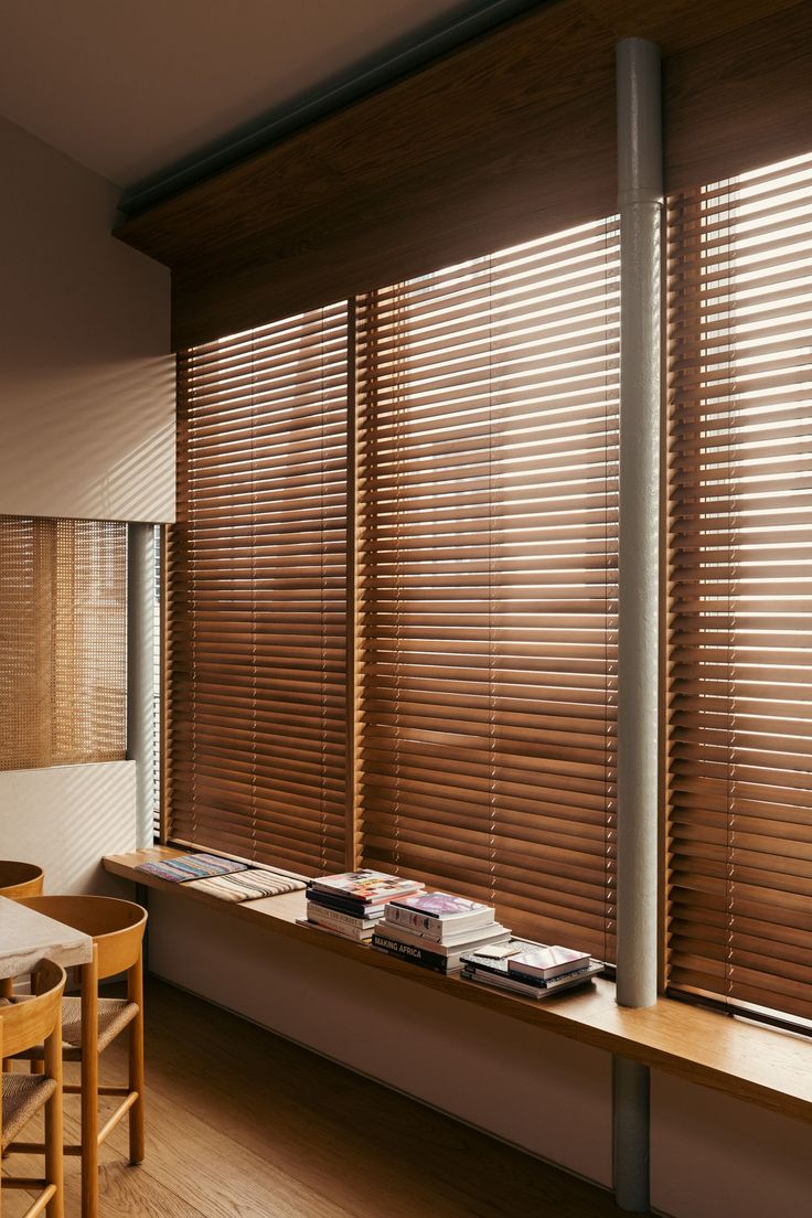 window venetian blind